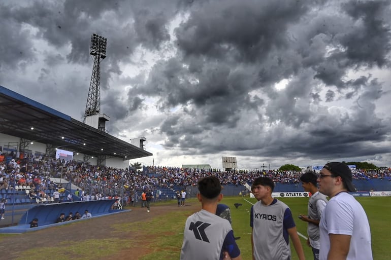 Lentamente se va llenando el Río Parapití