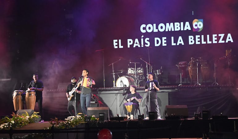 El artista colombiano Eibar Gutiérrez trajo los ritmos tradicionales de su país a la Expo.