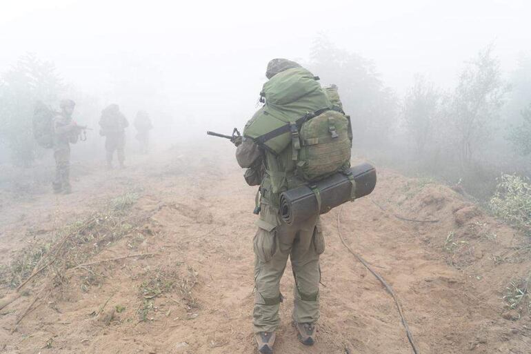 Varios soldados israelíes durante la incursión terrestre en la franja de Gaza.