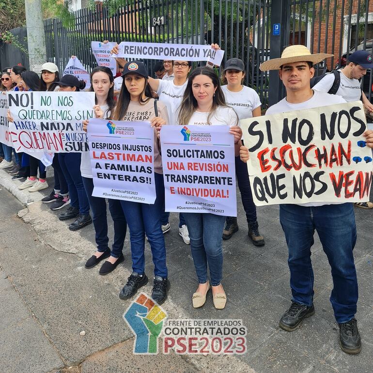 Los desvinculados de Itaipú son en su mayoría jóvenes, que aseguran haber cumplido con todos los requerimientos académicos y documentales para ocupar los cargos.