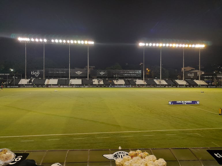 Así luce el estadio La Huerta a poco de Libertad vs. Cerro Porteño por el torneo Apertura 2024 del fútbol paraguayo.