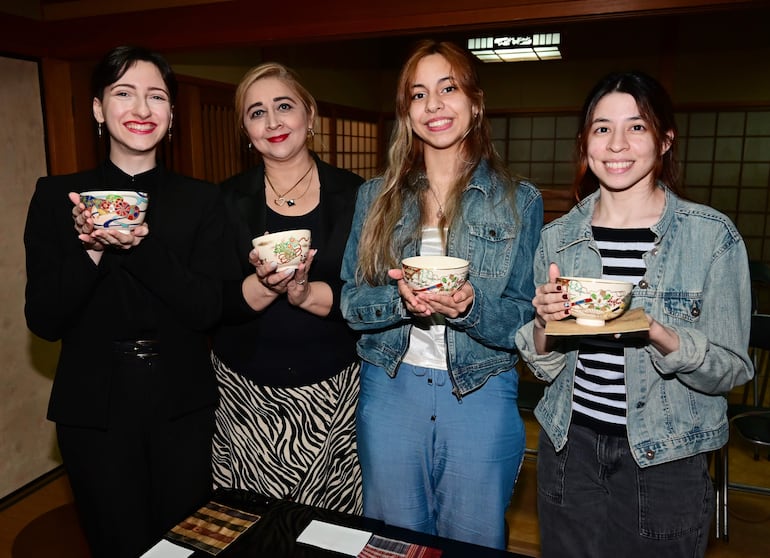 Celia Ávalos, Vivian Melgarejo, Bárbara Villalba y Abigail González.