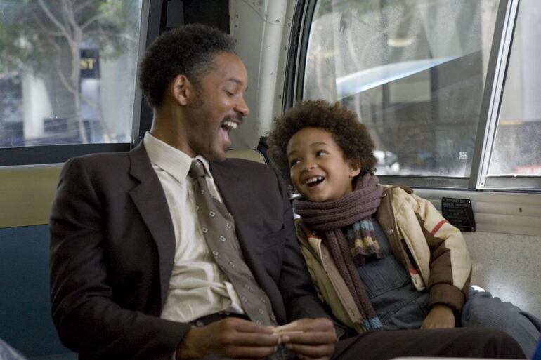 Will Smith y su hijo Jaden Smith protagonizan "En busca de la felicidad".