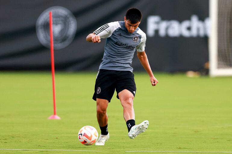 Diego Gómez del Inter Miami CF entrena durante una sesión de entrenamiento del Inter Miami CF en el Florida Blue Training Center el 21 de agosto de 2023 en Fort Lauderdale, Florida.