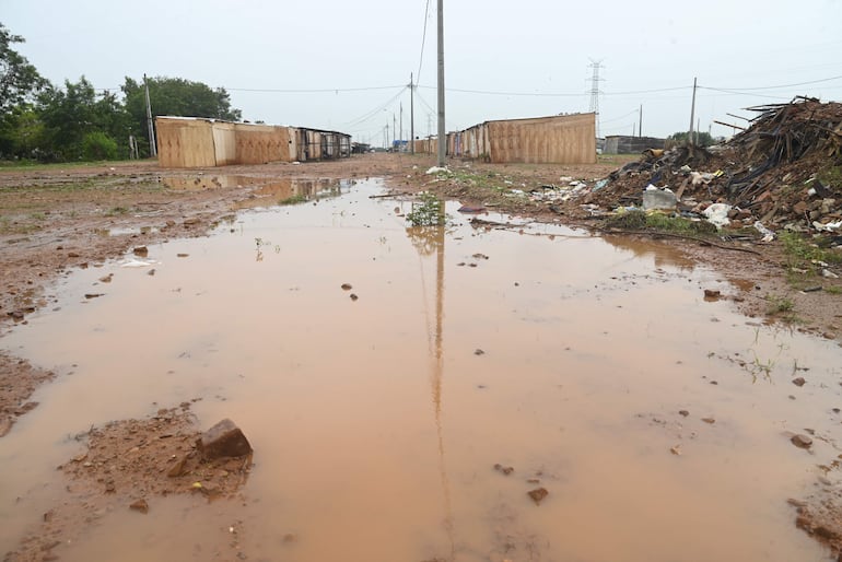 Las fracciones municipales A1 y A3 que pretende subastar el imputado intendente de Asunción, Óscar "Nenecho" Rodríguez, tienen escasa filtración de agua y ninguna inversión urbana.