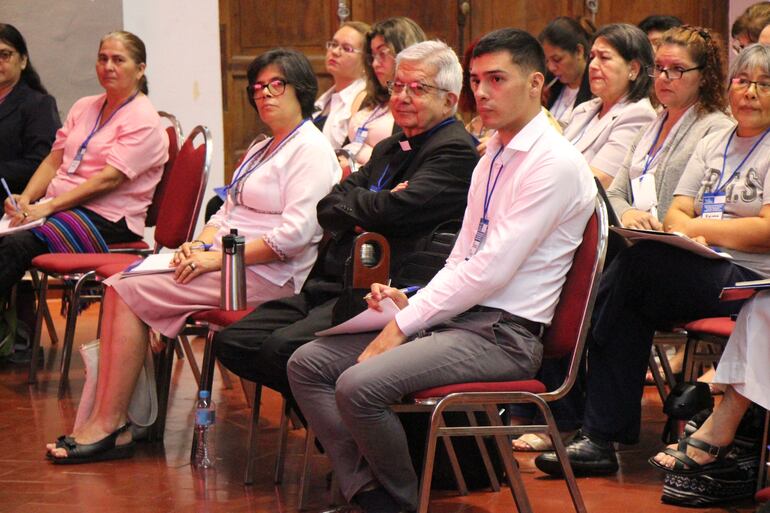 El Cardenal Adalberto Martínez participa de las Jornadas Nacionales de Prevención del Abuso Sexual contra Menores y Adultos Vulnerables.