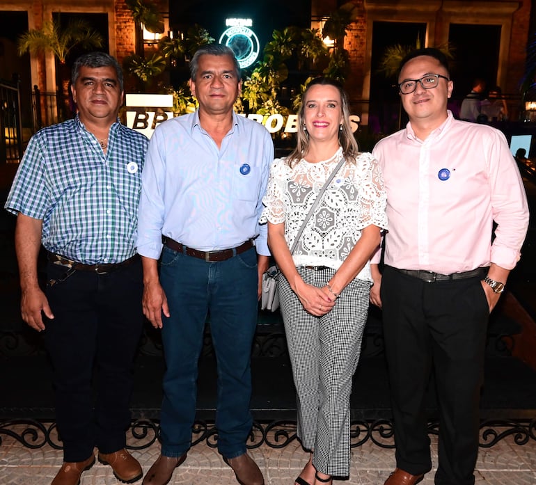 Silvino Giménez, Ismael Giménez, Ana Roig y Cristhian Ortiz.