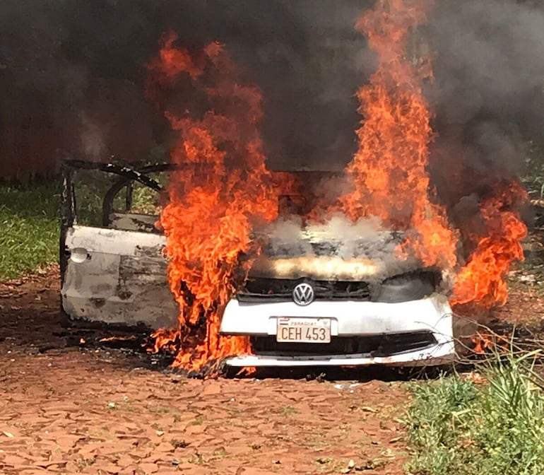 Los asaltantes roban vehículos que usan en otros atraco y luego los incendia.