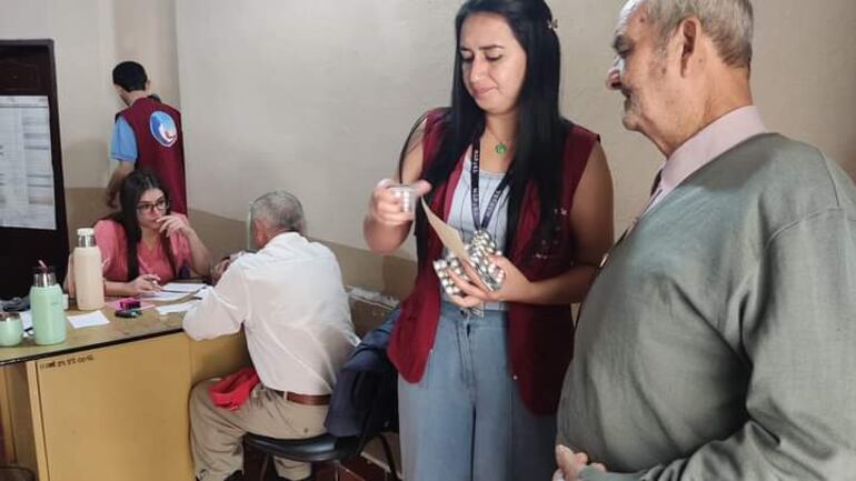 La Duodécima Región Sanitaria y la Municipalidad de Pilar, en coordinación con el club de Salud de Adultos Mayores de Pilar, realizaron una jornada de atención médica con varias especialidades dirigida a niños y adultos mayores de la compañía Yataity, distrito de Pilar.