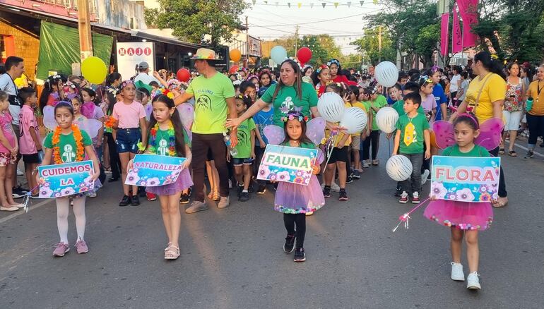 Niños y jóvenes de la capital de Misiones, dan bienvenida a la primavera con el mensaje de cuidemos la naturaleza, fauna y flora