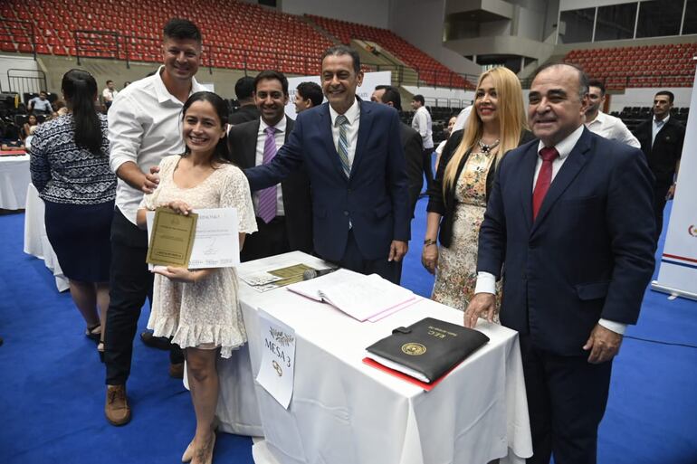 El ministro de Justicia, Ángel Barchini, estuvo presente en la celebración de la boda para saludar a los contrayentes.