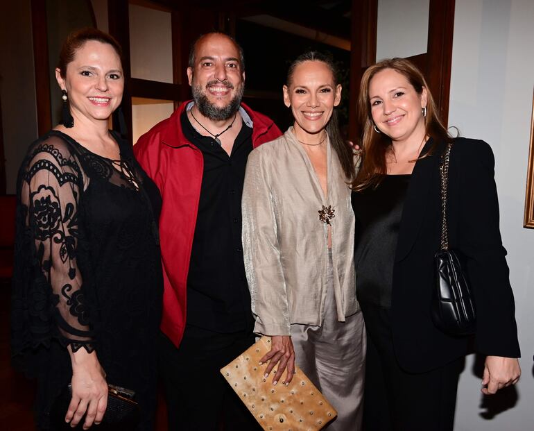 Natalia Antola, Juanpa Pistilli, Ana Ivanova y Marcela Afara. 