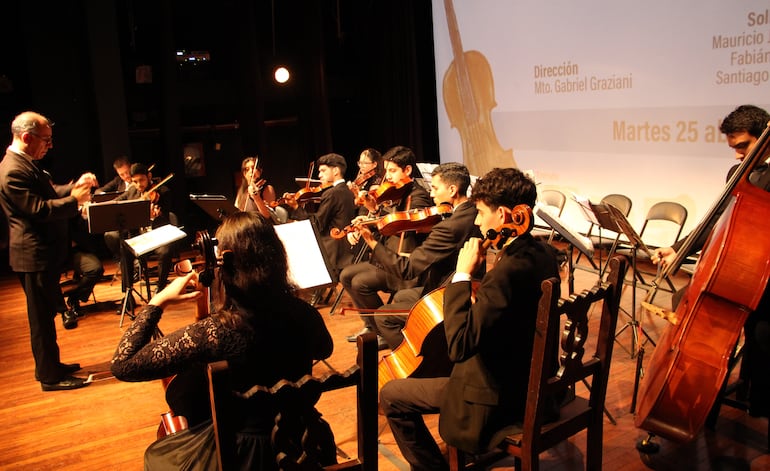 La orquesta en un concierto pasado, bajo la dirección de Gabriel Graziani.