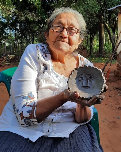 Rosalina Robles, Tesoro Vivo Nacional de Yaguarón, promocionando su Ñai'upo y su mbeju tova.