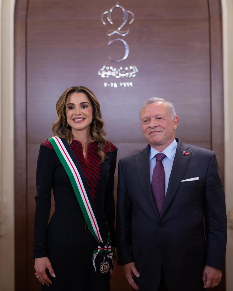 Rania y Abdalá de Jordania están felices esperando estrenarse como abuelos. (Instagram/Queen Rania)