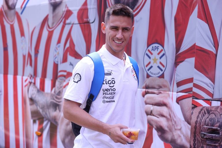 Matías Rojas, futbolista de la selección paraguaya, previo al viaje a Buenos Aires para enfrentar a Argentina por las Eliminatorias Sudamericanas al Mundial 2026.