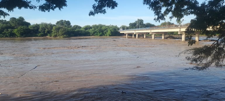 Puente fronterizo Misión La Paz-Pozo Hondo, entre Argentina y Paraguay.