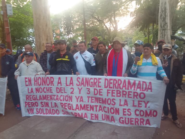 Manifestantes que exigen una indemnización por la gesta del golpe de estado de 1989 marcharán sobre avenida Mariscal López.