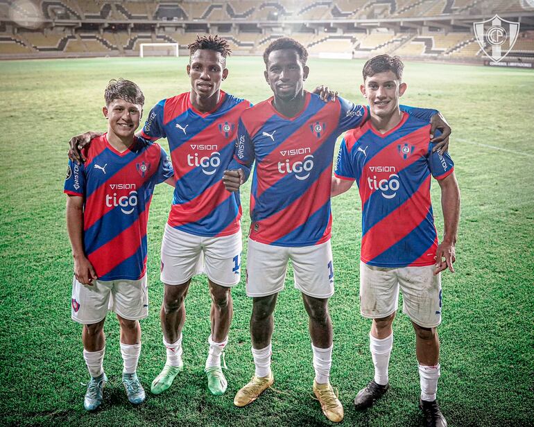 Ángel Aguilera, Diarra, Adama Traoré y Alan Arce, los goleadores de Cerro Porteño en el partido ante Always Ready. (Foto gentileza).