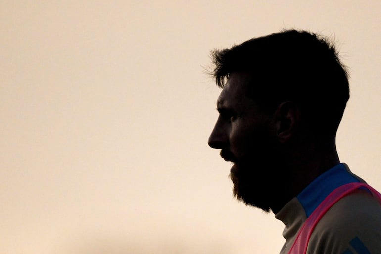 Lionel Messi, futbolista de la selección de Argentina, en el entrenamiento del plantel en el Predio Lionel Andrés Messi en Ezeiza, en Argentina.