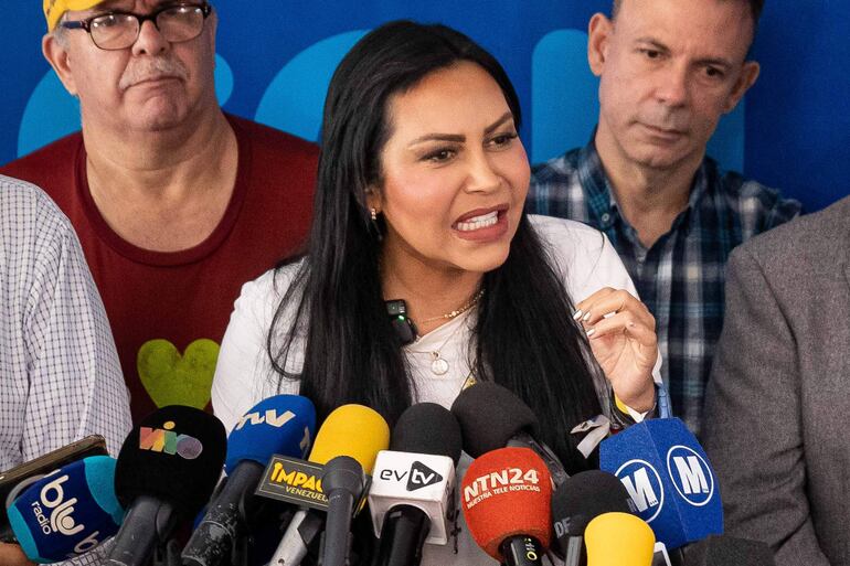 La exdiputada de la Asamblea Nacional de Venezuela, Delsa Solórzano.  Los tres testigos de la oposición mayoritaria ante la Junta Nacional Electoral de Venezuela denunciaron este domingo, cuando se celebran comicios presidenciales en el país, impedimentos para acceder a la sede de la institución.