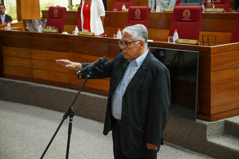 Ignacio Iramai juró en reemplazo de Kattya González, destituida ayer.