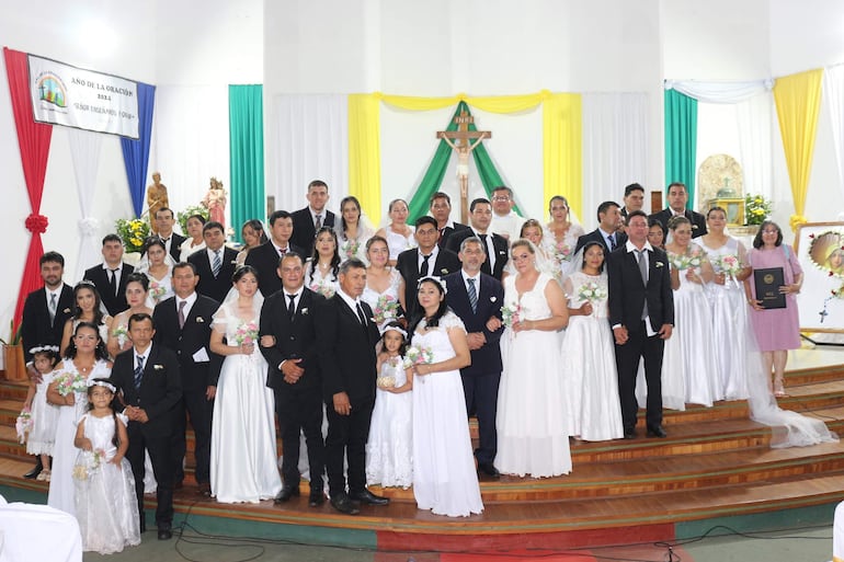 Las 19 parejas contrajeron el sacramento del matrimonio en la parroquia San José Obrero de Choré