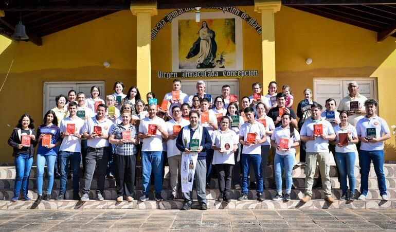 El párroco Cristian Paiva es un religioso que trabaja con mucha afinidad con su feligresía. 