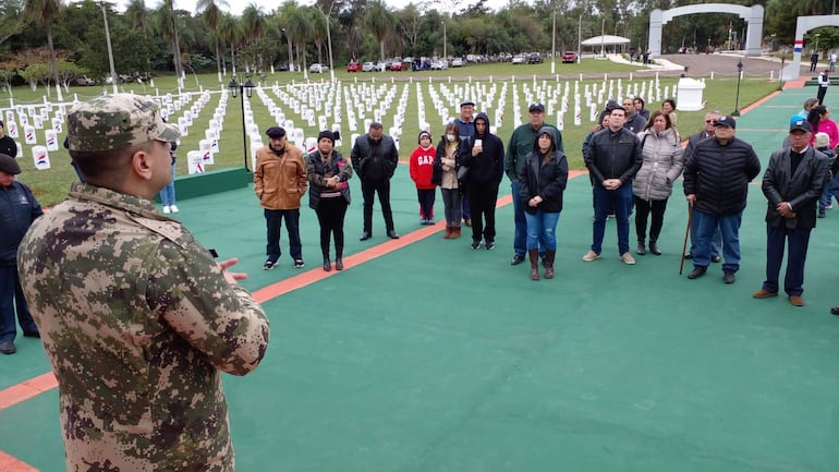 el museólogo e historiador del Ministerio Nacional de Defensa, Tte. 1ero. Eder Acosta