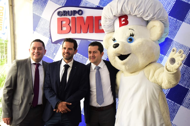 Jonathan Paniagua, Fernando Lerto de Tejada y Arturo García, representantes del Grupo Bimbo.