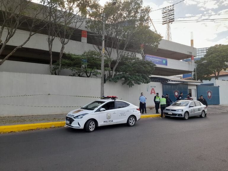 Un joven fue herido de bala este lunes, en inmediaciones del estadio la Nueva Olla, en barrio Obrero de Asunción.