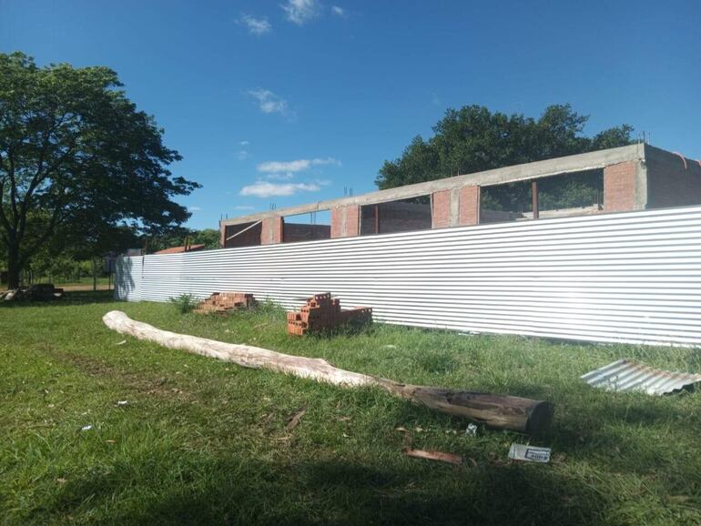 
La escuela básica Nº 3451 Clara Nimia Galeano Caballero de Villa del Rosario está en la misma situación de la mayoría de las obras abandonadas.