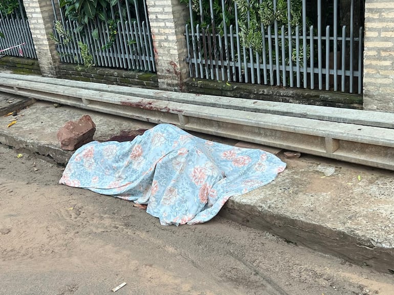 Hallan muerto a un joven en la vía pública en Luque