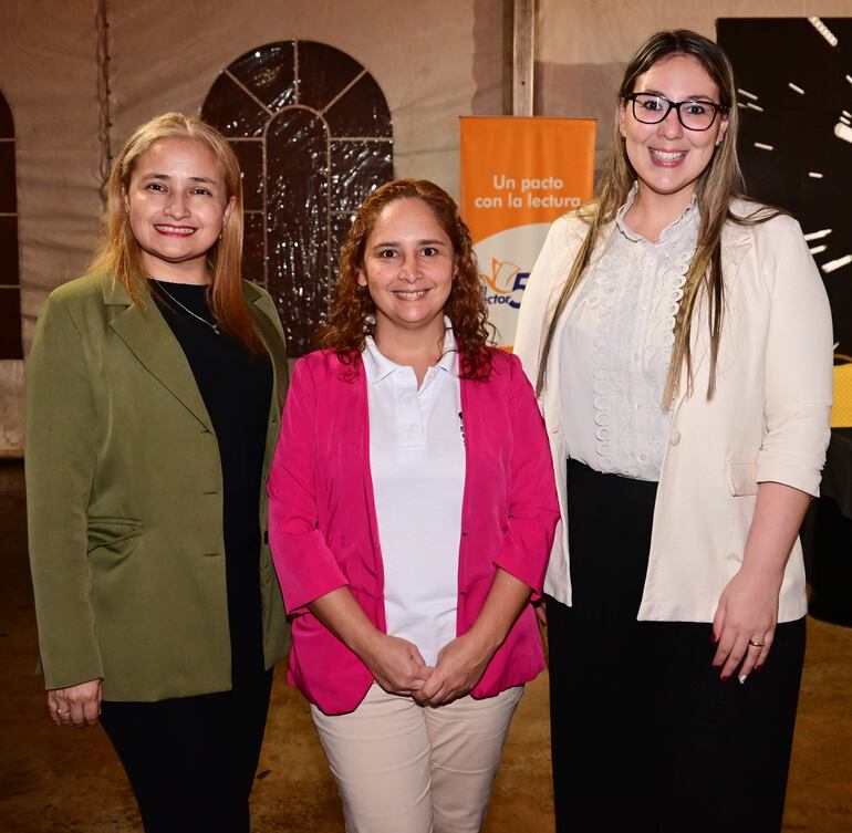 Nancy Peralta, Claudia Vargas y Alejandra López.