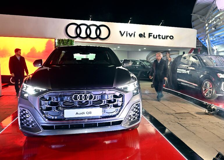 Alan Carrizosa y Miguel Carrizosa durante la presentación de los nuevos Audi Q7 y Audi Q8 en la Expo de Mariano Roque Alonso.