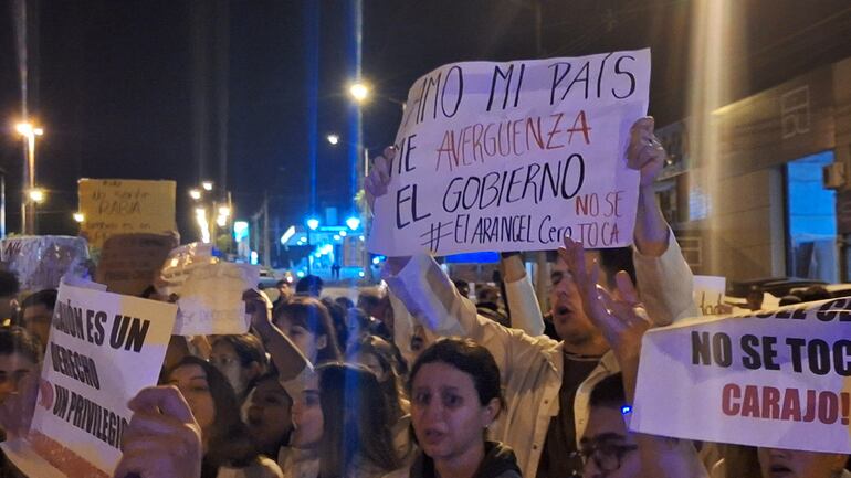 Manifestación de Estudiantes de la UNI en Encarnación