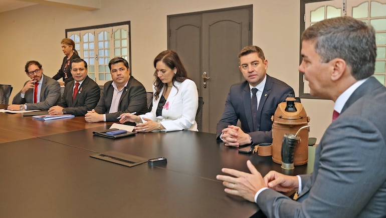 El presidente de la República, Santiago Peña, encabezó la conformación de la Mesa Energética.