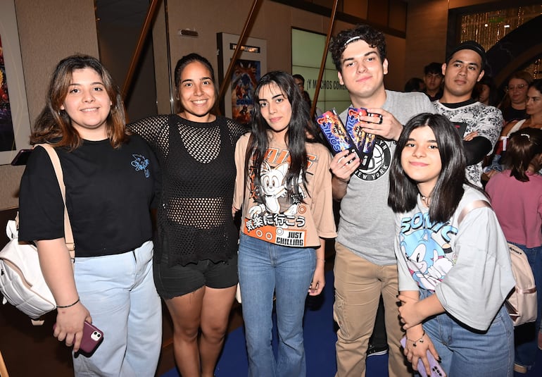 Abigail Garay, Danela Pereira, Arelí Garay, Iván Garay y Aramí Garay. 