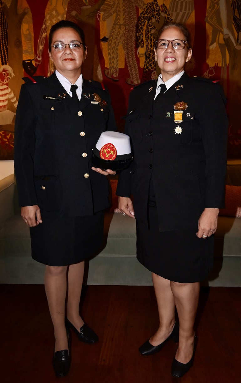 Paola Peralta y Carolina Olmedo.