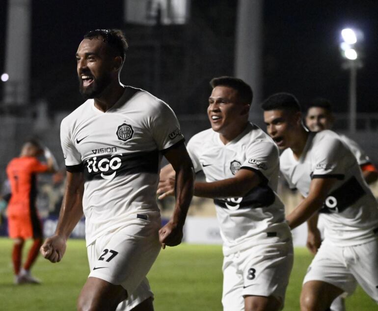 Ramón Martínez celebra su gol ante Nacional.