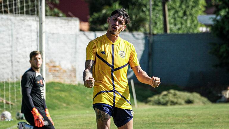 Elvio Vera Brítez (23 años), extremo de Sportivo Luqueño.