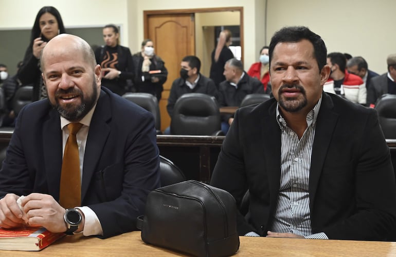 Ulises Quintana y el abogado Alvaro Arias (izq.) en tribunales, en una de las audiencias frustradas del caso Berilo.