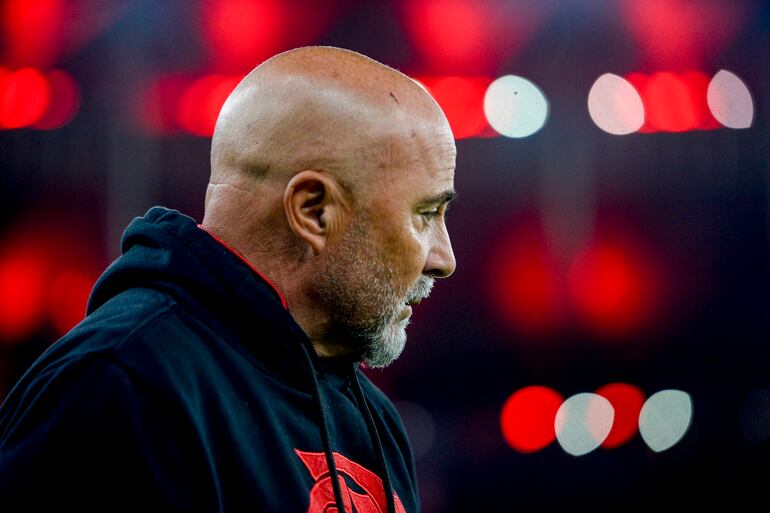 El argentino Jorge Sampaoli, entrenador del Flamengo, durante el partido contra Athletico Paranaense por los cuartos de final de la Copa de Brasil en el estadio Maracaná, en Río de Janeiro, Brasil.