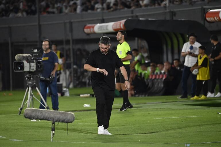 Humberto Ovelar, entrenador de Sol de América