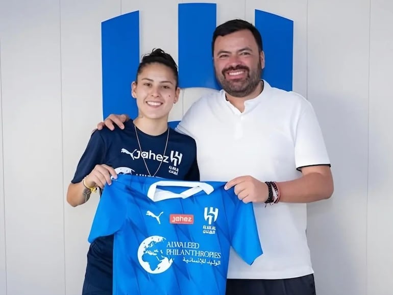 La paraguaya Jessica Martínez en la presentación oficial del Al Hilal Femenino.