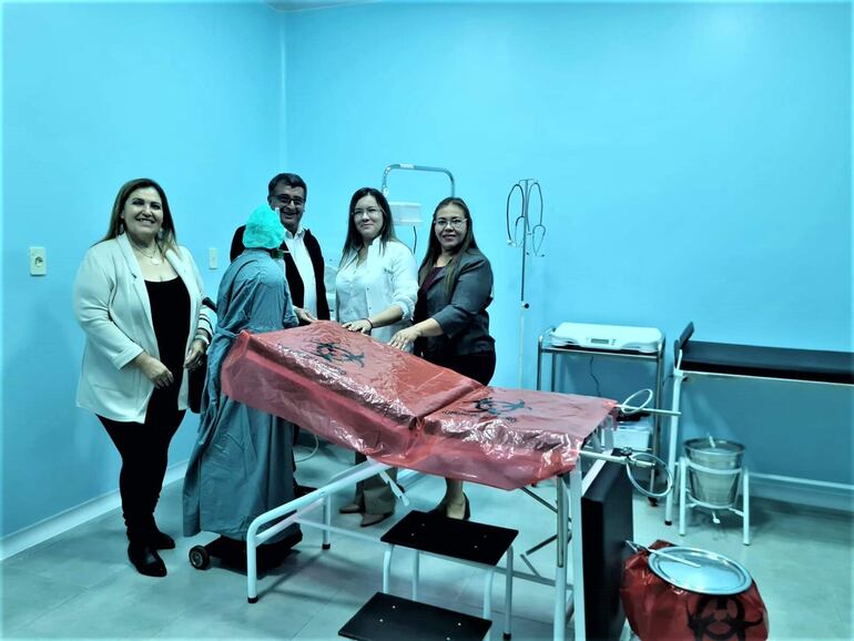 El Centro de Salud cuenta con equipamiento en sala de partos, Rayos X, laboratorio, que se consiguió con aporte de Yacyretá.