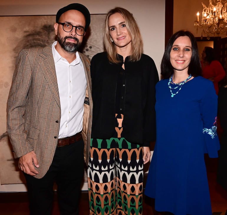 Roberto Galeano, Annke Laratro y Fanny Larue.