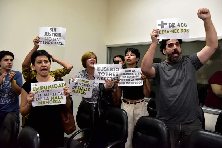 Manifestación por la condena de Eusebio Torres. (Photo by NORBERTO DUARTE / AFP)