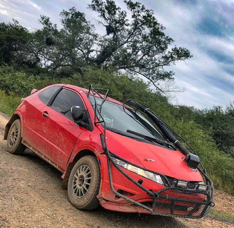 l Honda Civic Type R Muleto de Ricardo Fretes, con el cual está realizando la recorrida al Chaco.