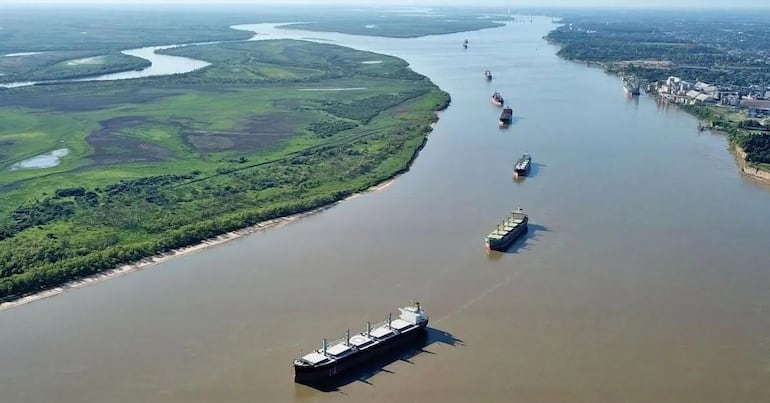 La Hidrovía es la principal vía  de comunicación del Paraguay con el comercio internacional.